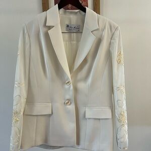 Elegant White Women's Blazer with Floral Embroidery Perfect for Brides